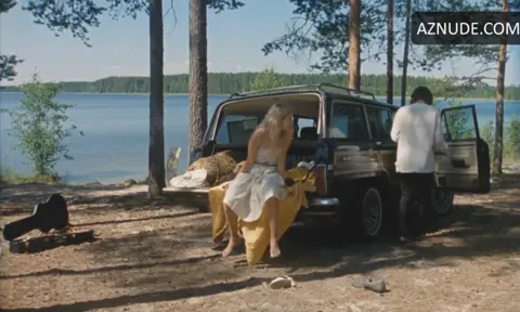 Alina Tomnikov Butt, Breasts Scene in Keskiyon Auringosta Ikuisuuteen — Keskiyon Auringost