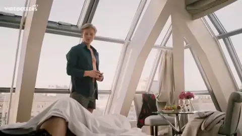 Darya Egorova sexy, Evgeniya Vais sexy – Schaste iz oskolkov s01e01-02 (2017) — Schaste iz