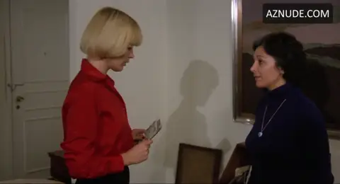 Esperanza Roy Lesbian, Butt Scene in Carne Apaleada — Carne Apaleada