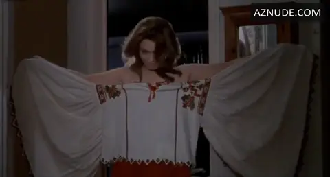 Faye Dunaway Butt, Underwear Scene in La Maison Sous Les Arbres — La Maison Sous Les Arbre
