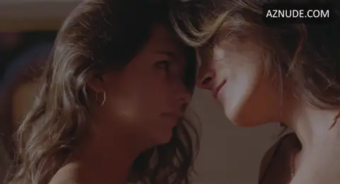 Juana Arias Lesbian, Butt Scene in Amores Peligrosos — Amores Peligrosos