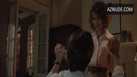 Julie Warner Breasts, Underwear Scene in Puppet Masters — Puppet Masters