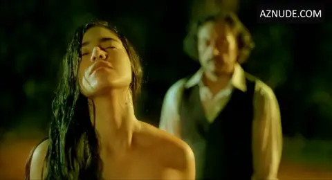 Mariangel Davila Butt Scene in El Hombre De La Luz — El Hombre De La Luz