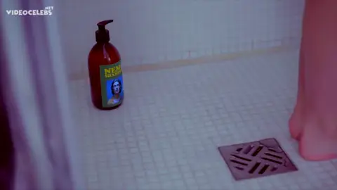 Marie Selepec sexy – Nemo Shampoo - A Bathroom Journey (2018) — Nemo Shampoo - A Bathroom