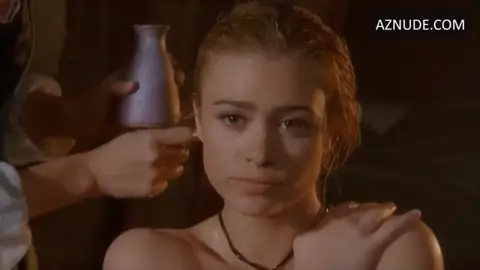 Martina Stella Butt Scene in La Freccia Nera — La Freccia Nera