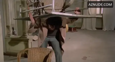 Martine Beswick Breasts Scene in Ultimo Tango A Zagarolo — Ultimo Tango A Zagarolo