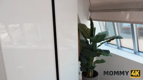 Mommy 4K - Alice Maze