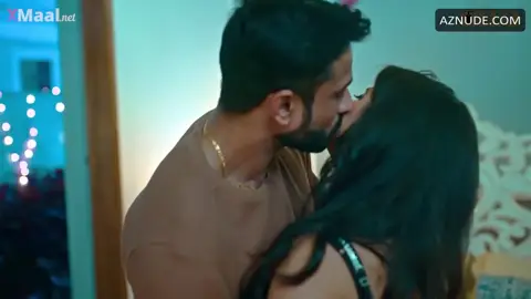 Suhana Khan Breasts Scene in Love Guru 13 — Love Guru