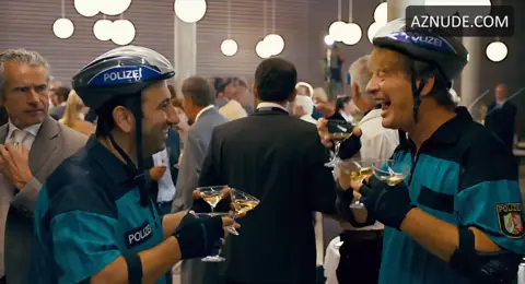 Unknown Breasts Scene in Die Superbullen Sie Kennen Keine Gnade — Die Superbullen Sie Kenn