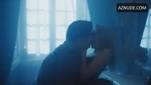 Victoria Guerra Lesbian, Breasts Scene in A Generala — A Generala