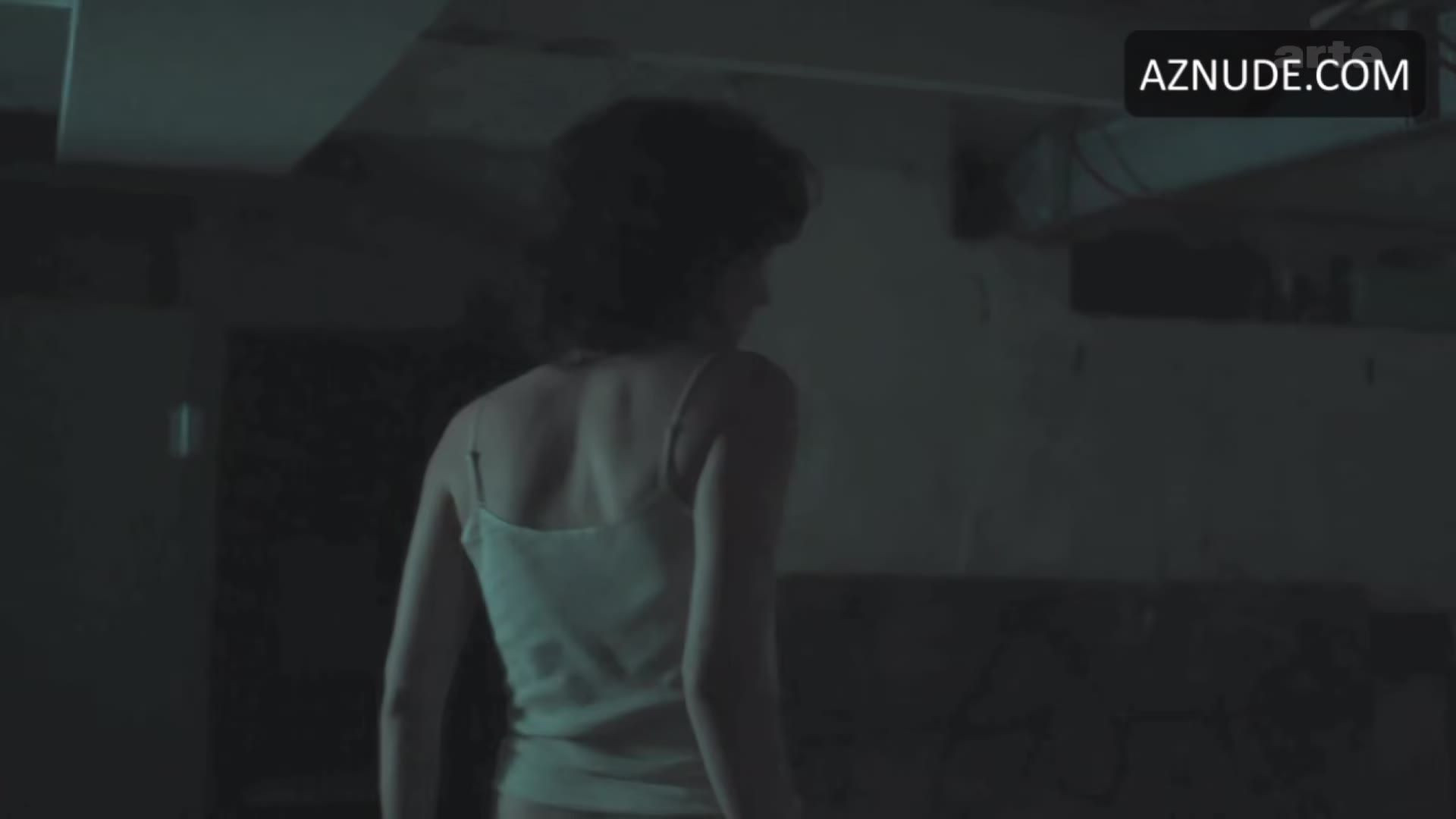 Julia Windischbauer Butt, Underwear Scene in Etty — Etty