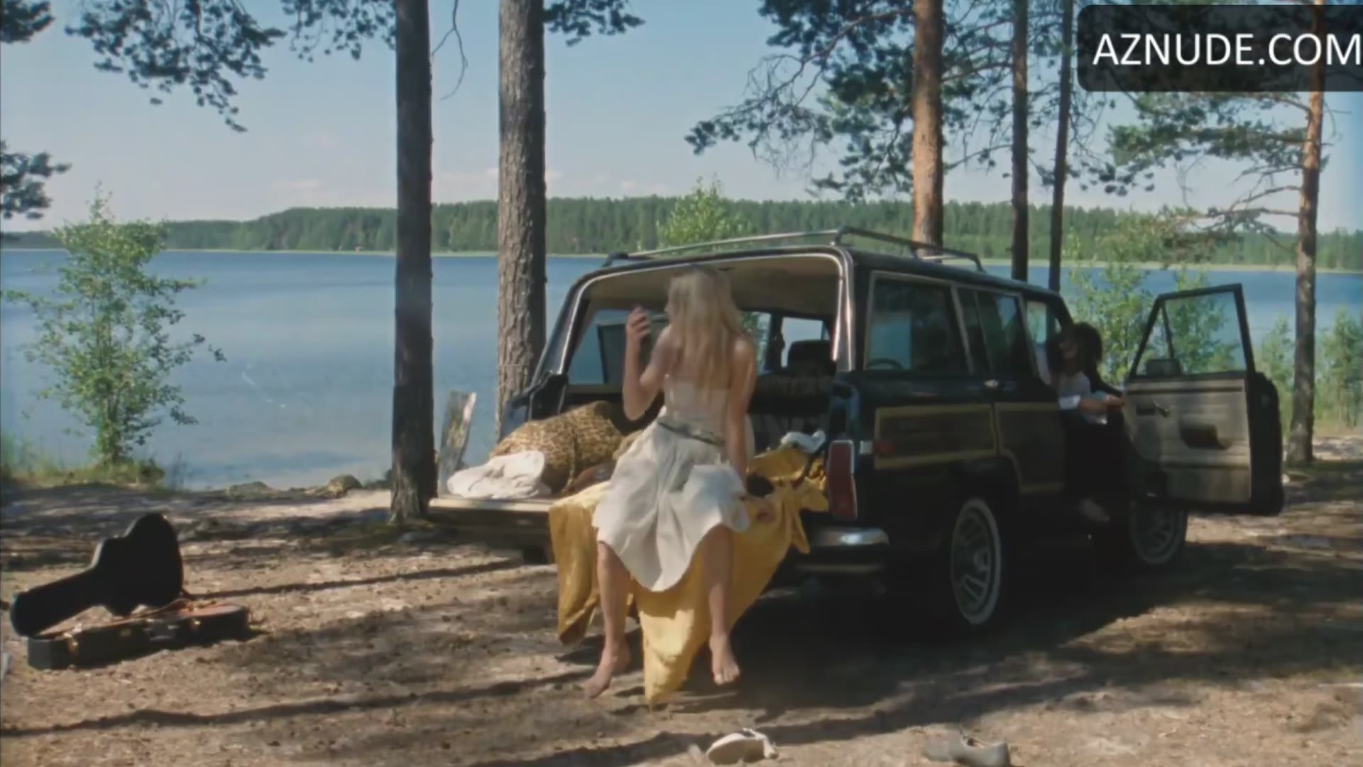 Alina Tomnikov Butt, Breasts Scene in Keskiyon Auringosta Ikuisuuteen — Keskiyon Auringost