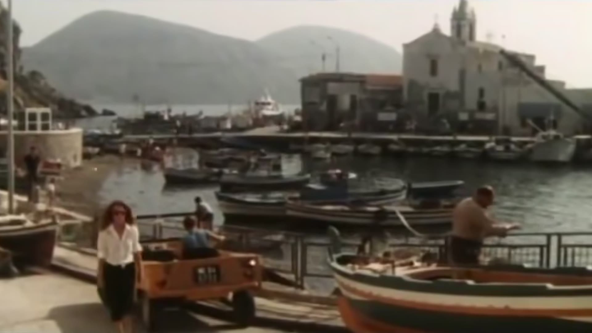 Lilli Carati and others in Senza buccia (1991) — Lilli Carati and others in Senza buccia (