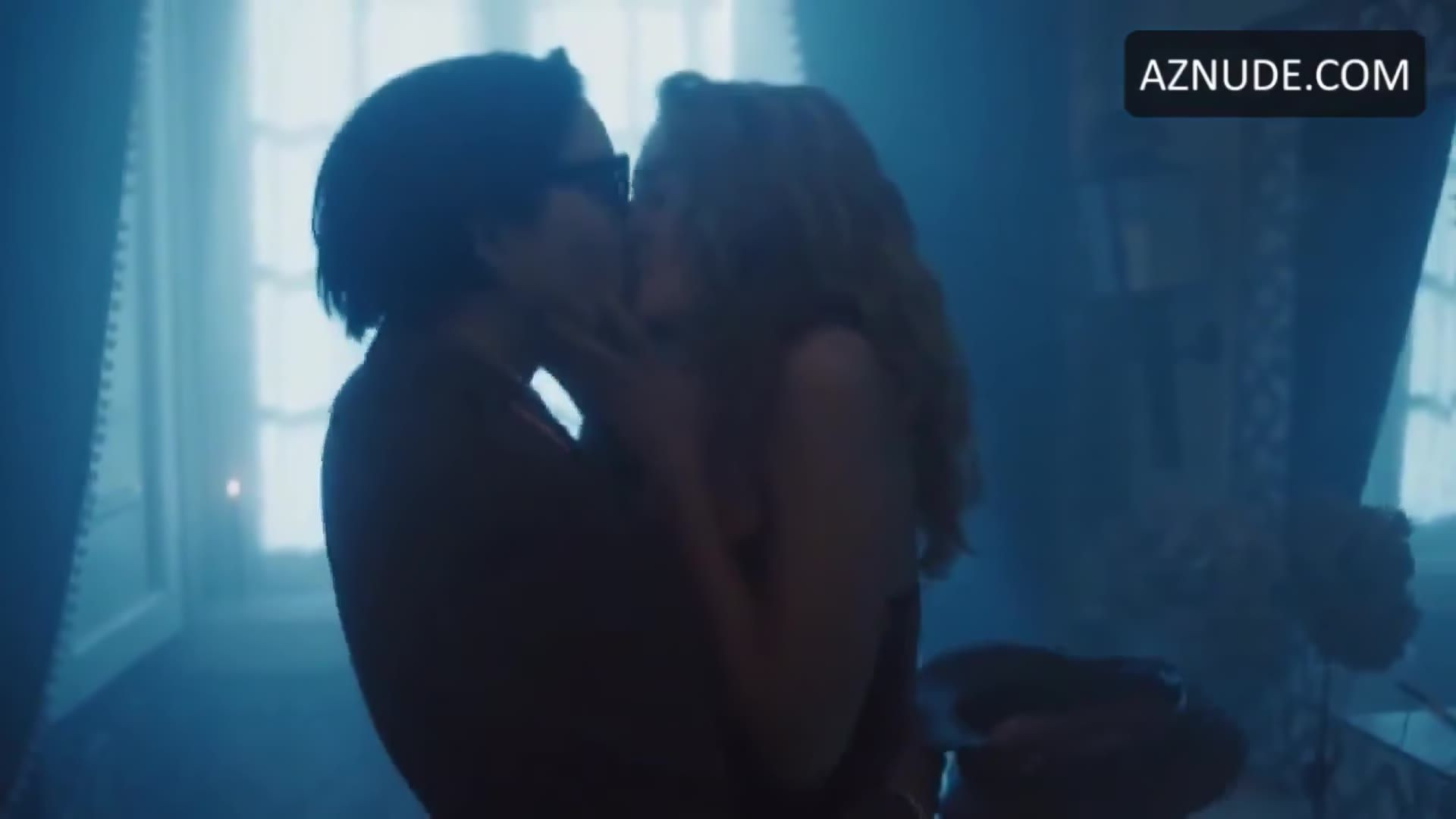 Victoria Guerra Lesbian, Breasts Scene in A Generala — A Generala