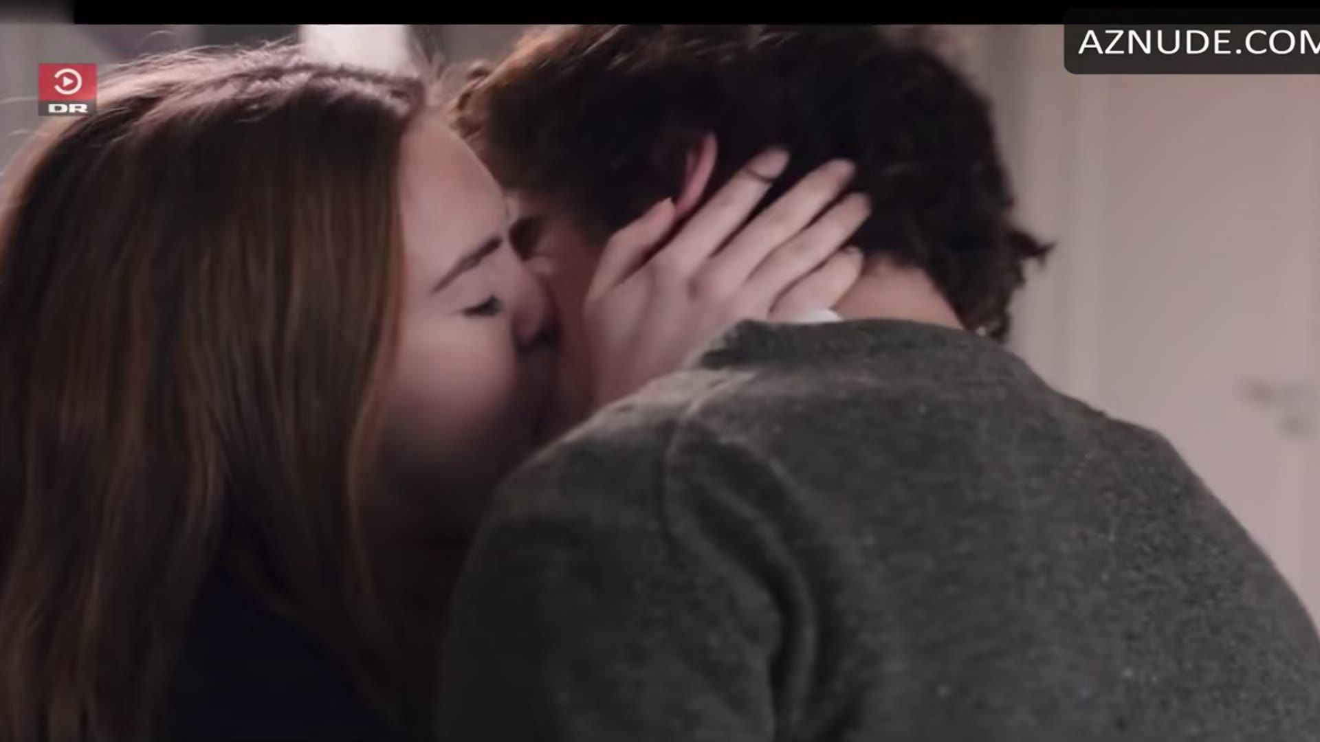 Lisa Teige Butt, Breasts Scene in Skam 1 — Skam