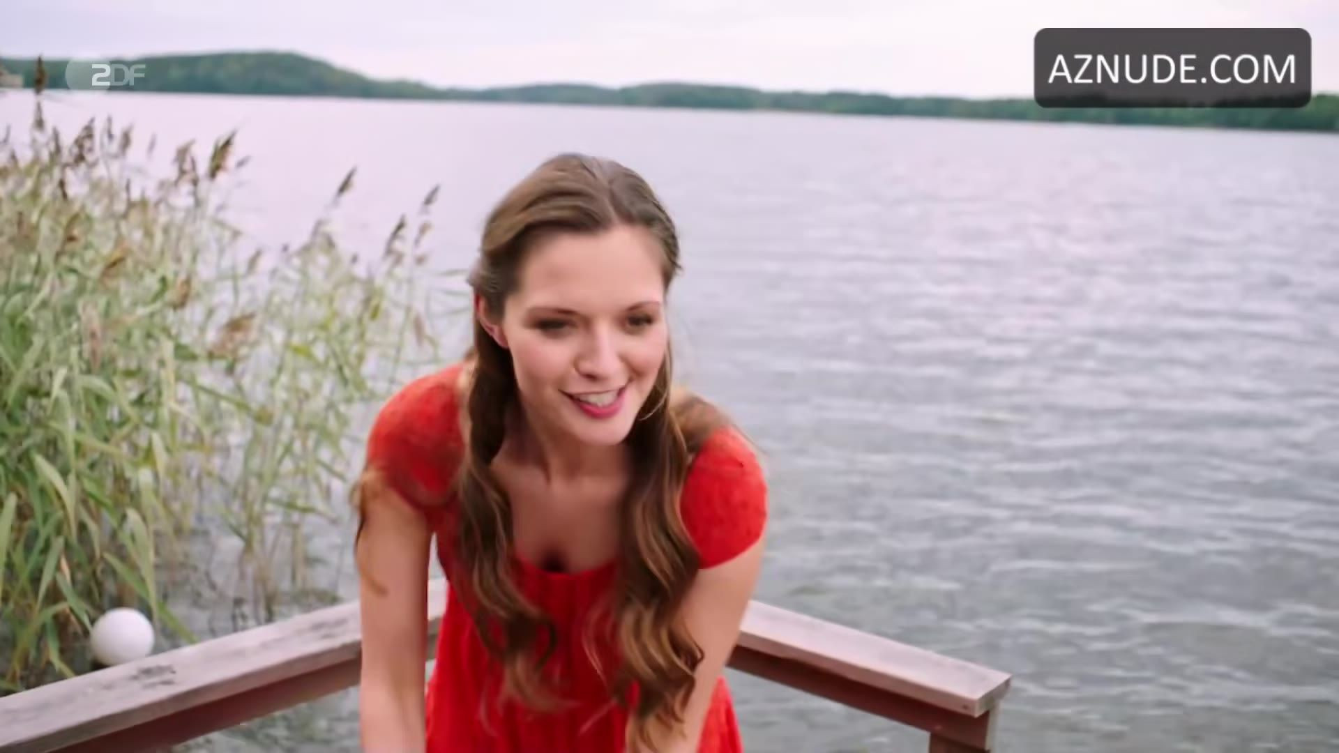 Natalie Thiede Butt, Bikini Scene in Inga Lindstrom — Inga Lindstrom