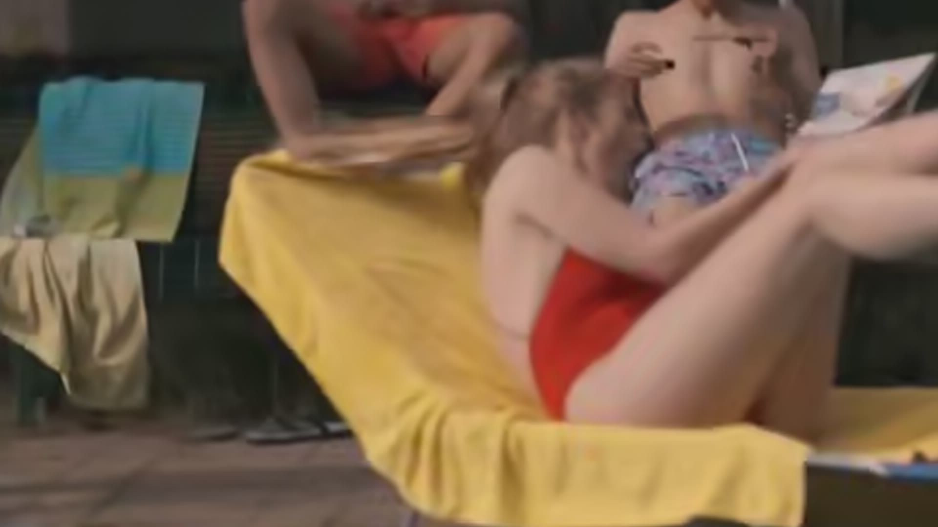Marie-Mae van Zuilen sexy – Femme (2017) — Femme (2017)