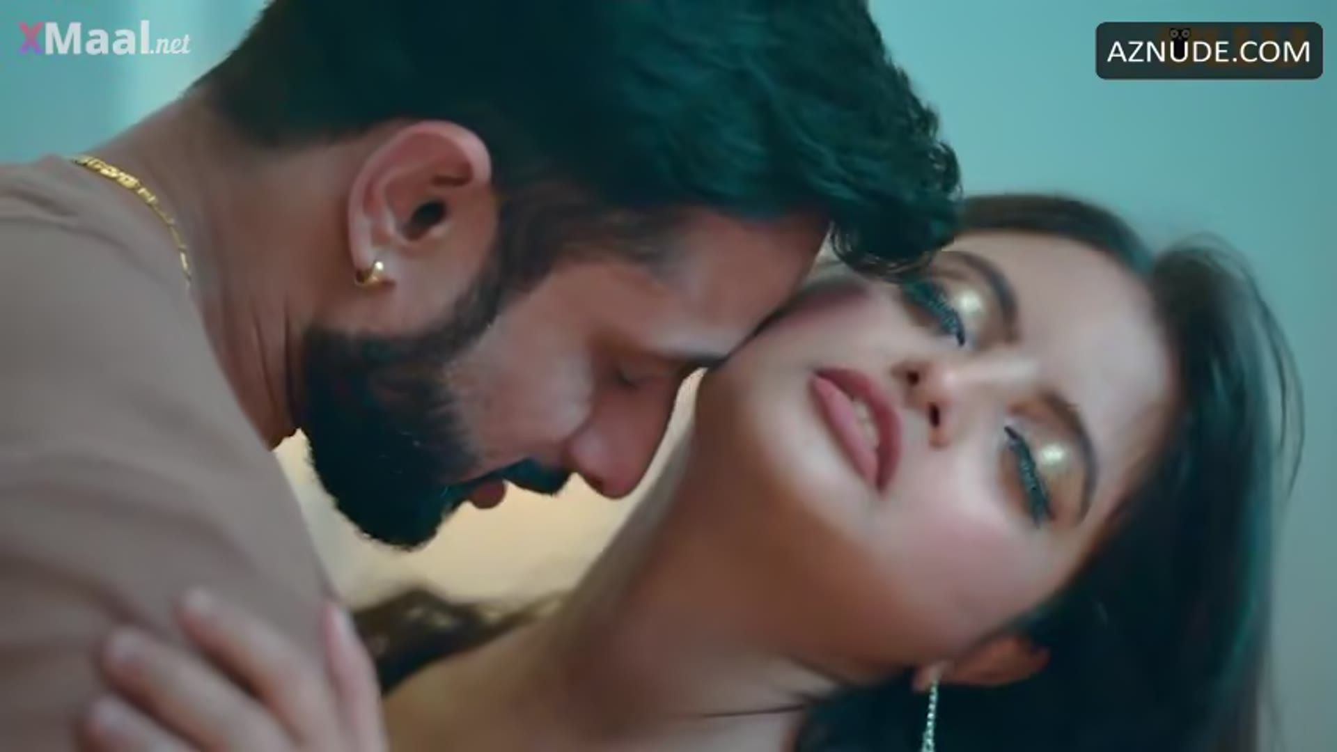 Suhana Khan Breasts Scene in Love Guru 13 — Love Guru