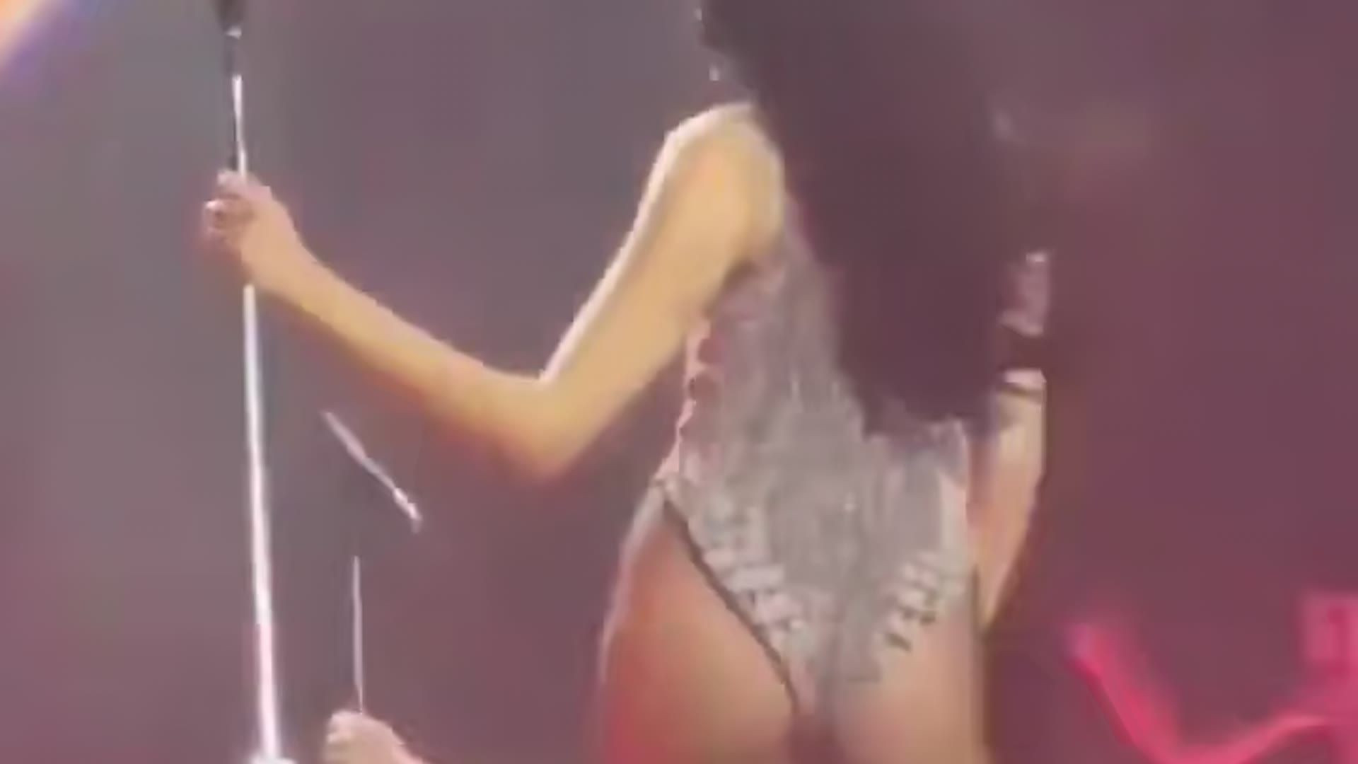 Dua Lipa Butt, Bikini Scene in Dua Lipa Sexy In Live 2022 13 — Dua Lipa Sexy In Live 2022