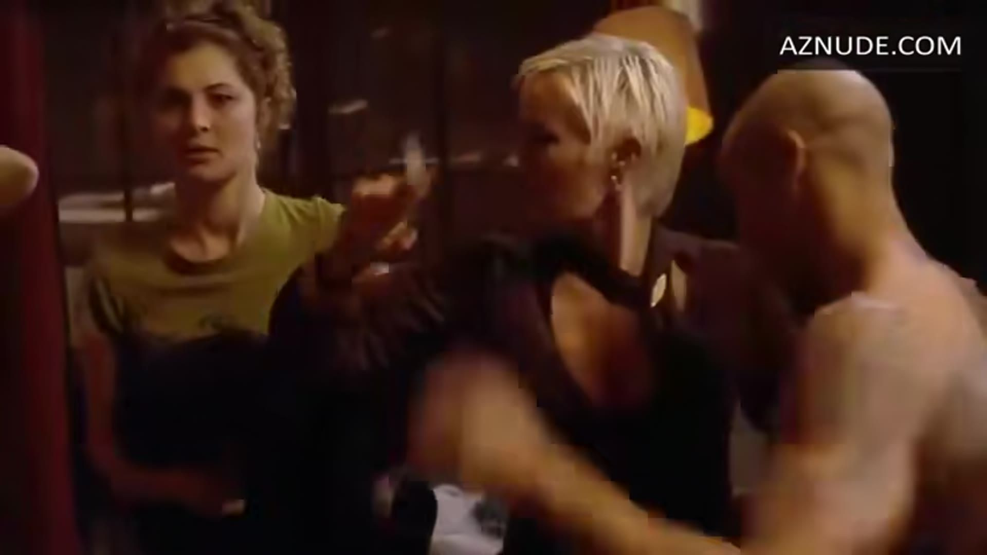 Sophie Van Oers Breasts, Thong Scene in Voetbalvrouwen — Voetbalvrouwen