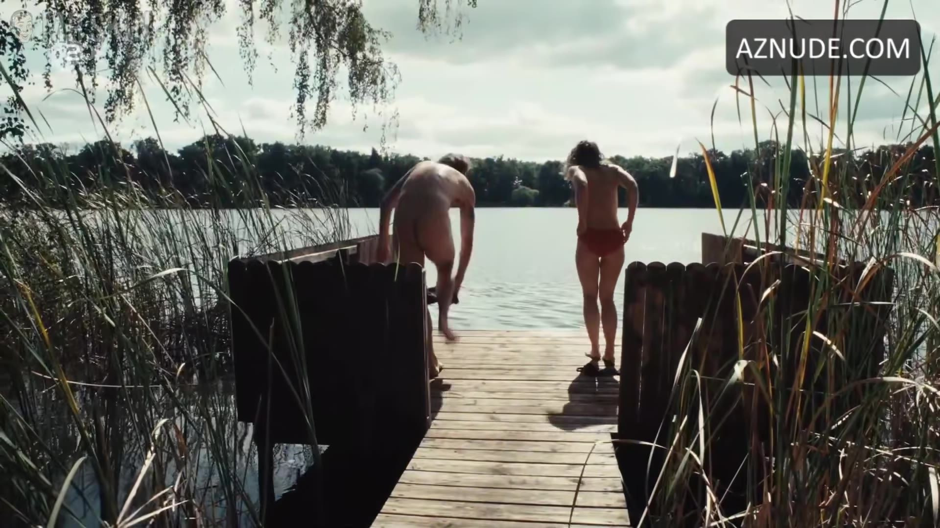 Friederike Becht Butt Scene in Im Rausch — Im Rausch