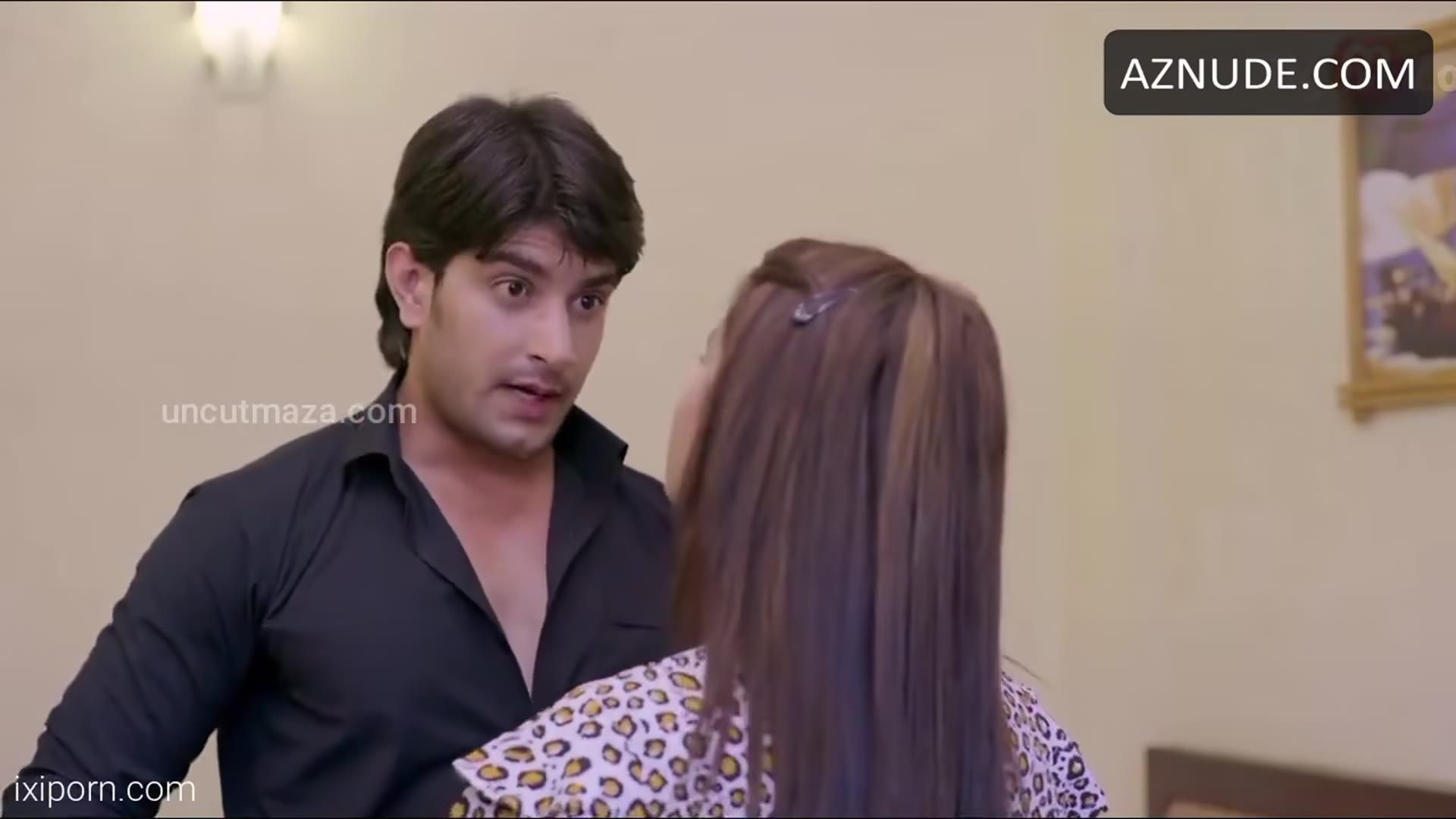 Suhana Khan Breasts Scene in Love Guru 5 — Love Guru