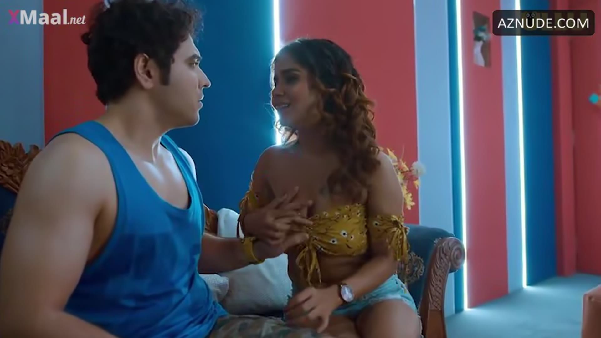 Suhana Khan Breasts Scene in Love Guru 21 — Love Guru