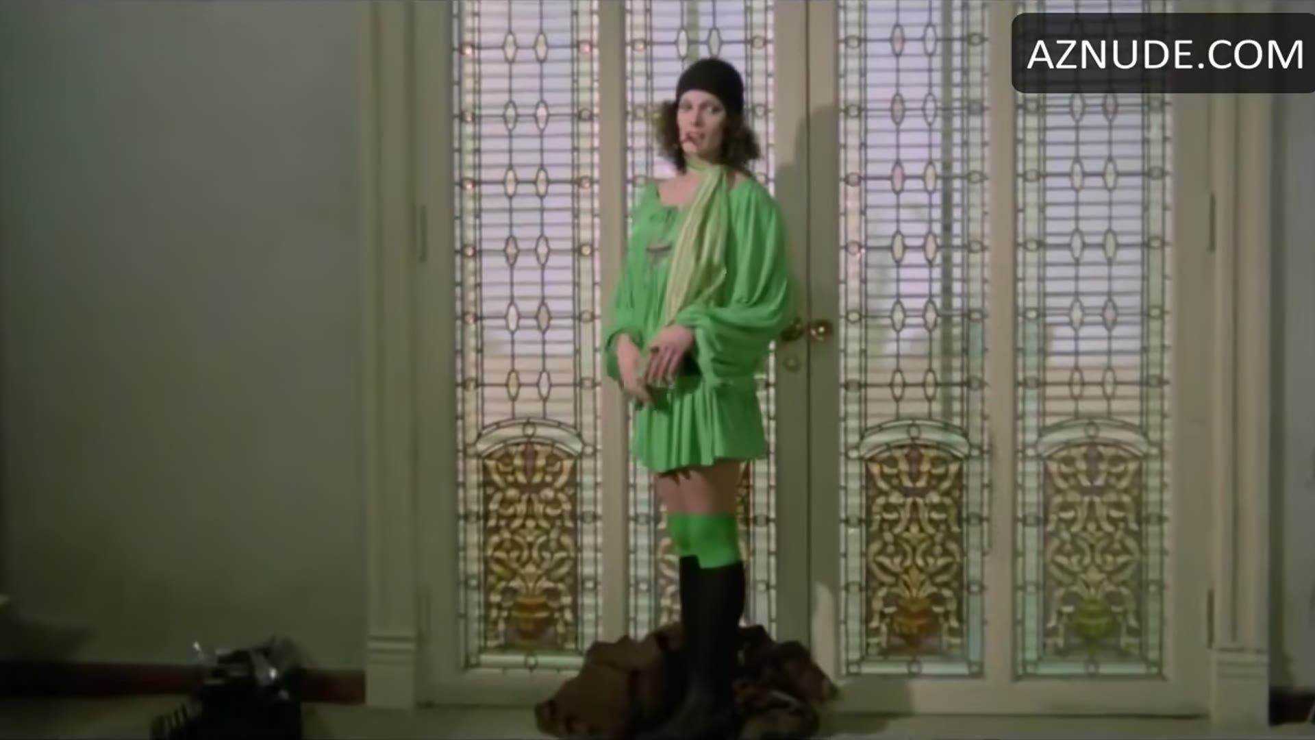 Martine Beswick Breasts Scene in Ultimo Tango A Zagarolo — Ultimo Tango A Zagarolo