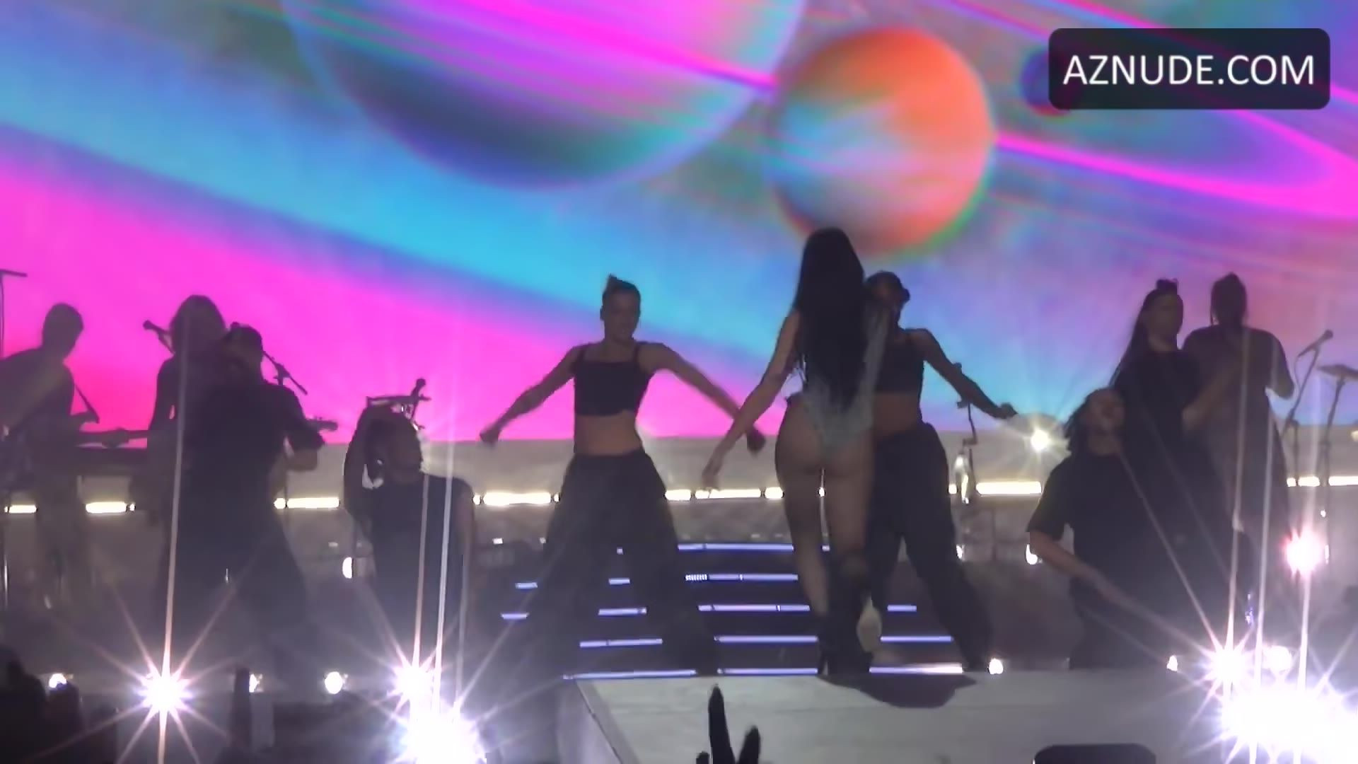 Dua Lipa Butt, Bikini Scene in Dua Lipa Sexy In Live 2022 21 — Dua Lipa Sexy In Live 2022