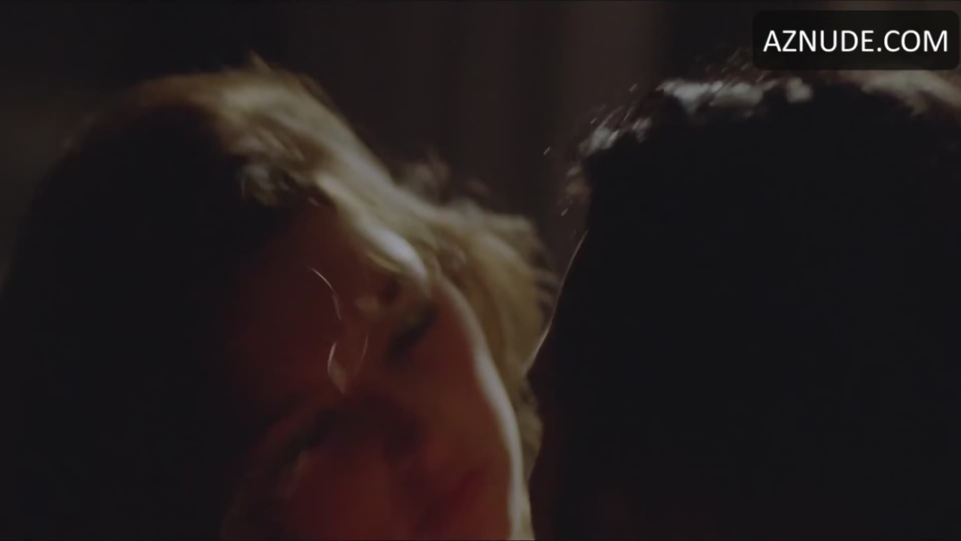 Juana Arias Butt, Breasts Scene in Amores Peligrosos 1 — Amores Peligrosos