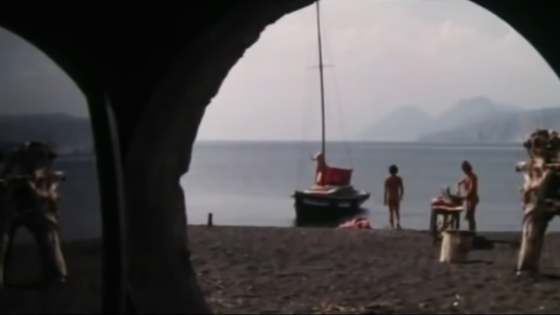 Lilli Carati and others in Senza buccia (1991) — Lilli Carati and others in Senza buccia (