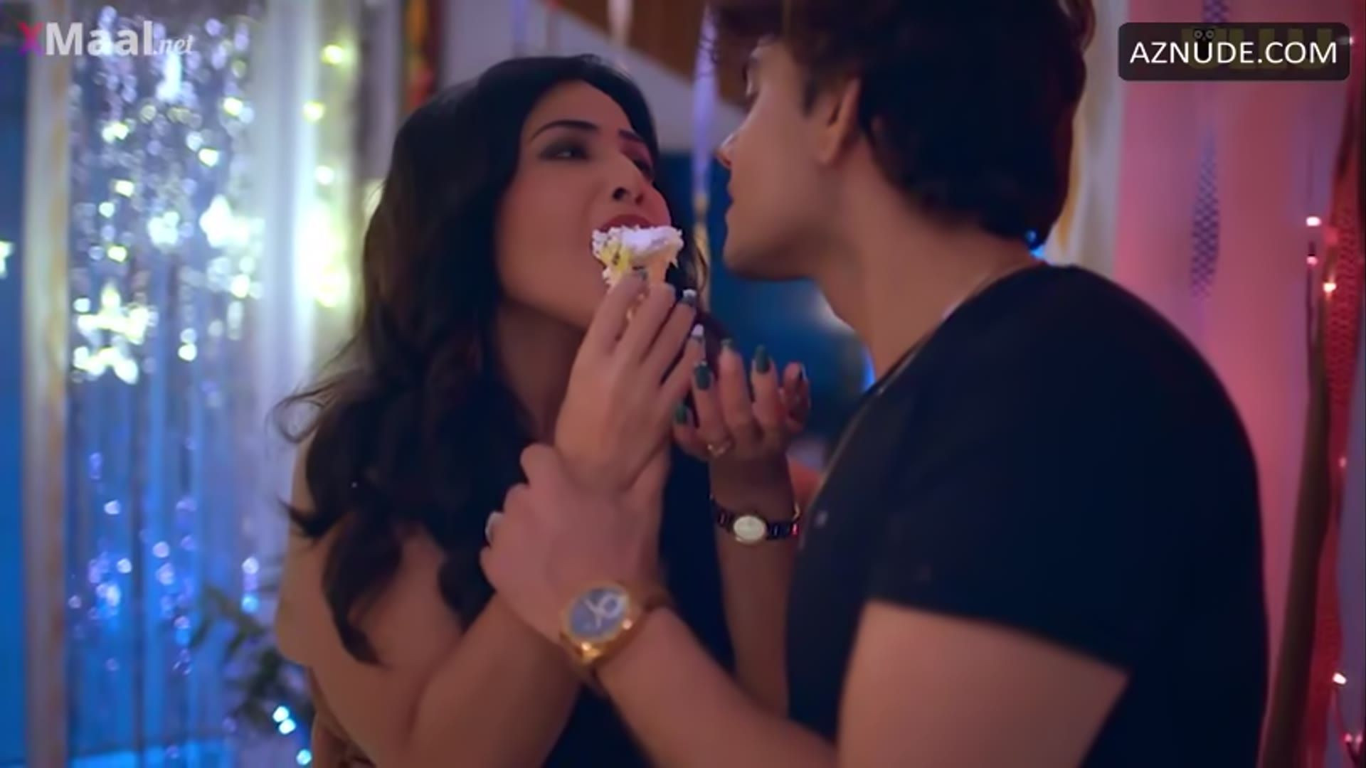 Suhana Khan Breasts Scene in Love Guru 18 — Love Guru