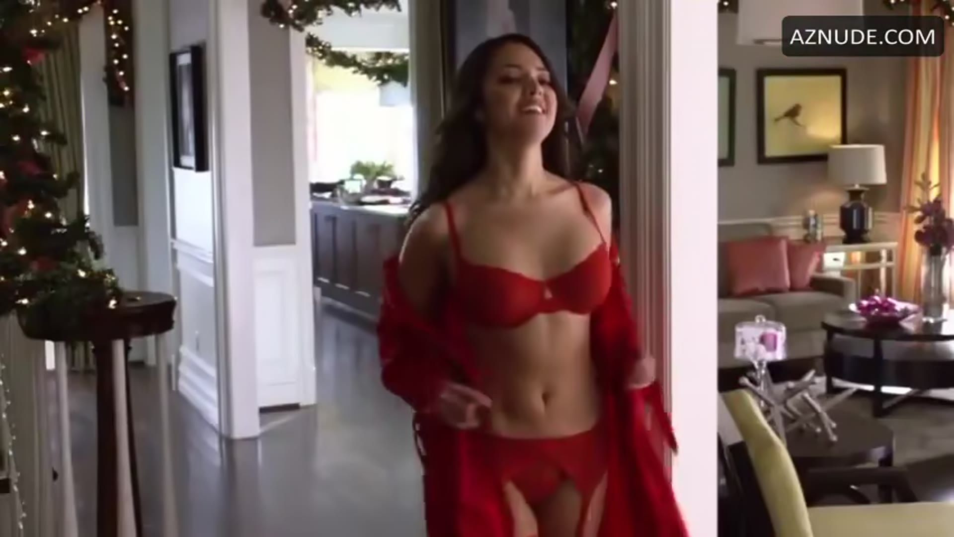 Jessica Biel Breasts Scene in Omg Wet Boobs! 1 — Omg Wet Boobs!